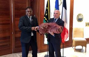 23 avril : Visite du président du Parlement du Vanuatu